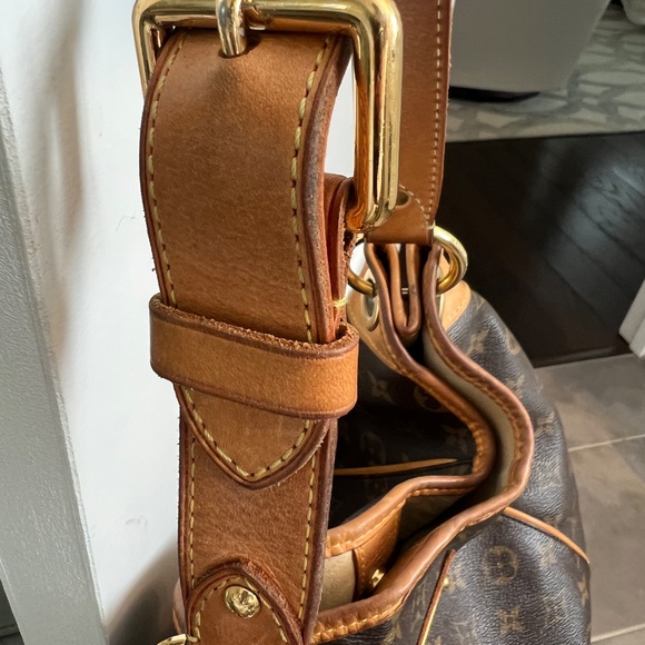 Louis Vuitton Galleria - Picture 7 of 13